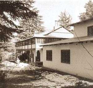 Здание института Гималайских исследований Урусвати.